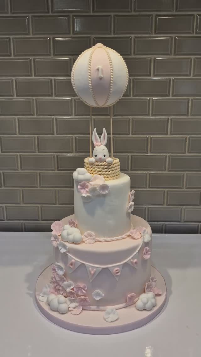 Hot air balloon bunny cake