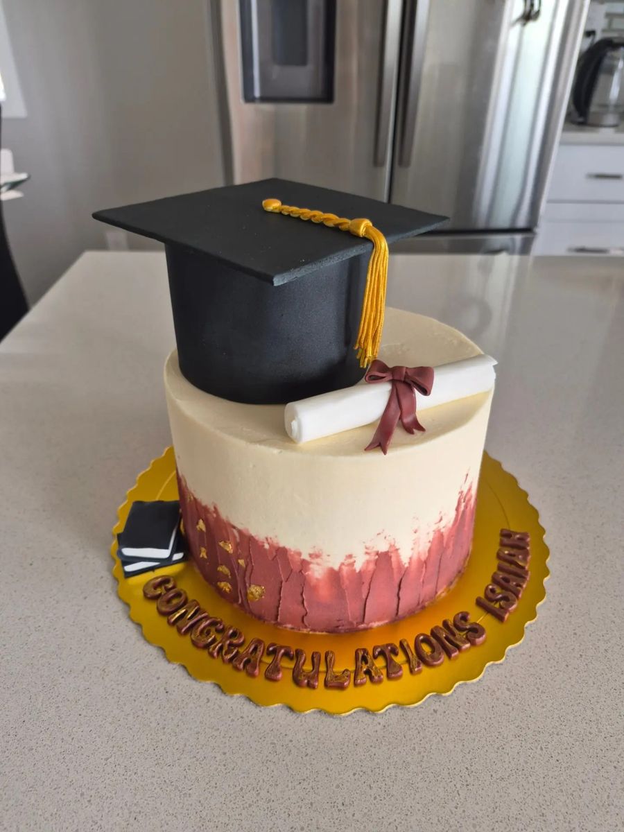Graduation cap cake